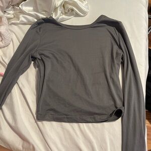 Grey slim long sleeve top.